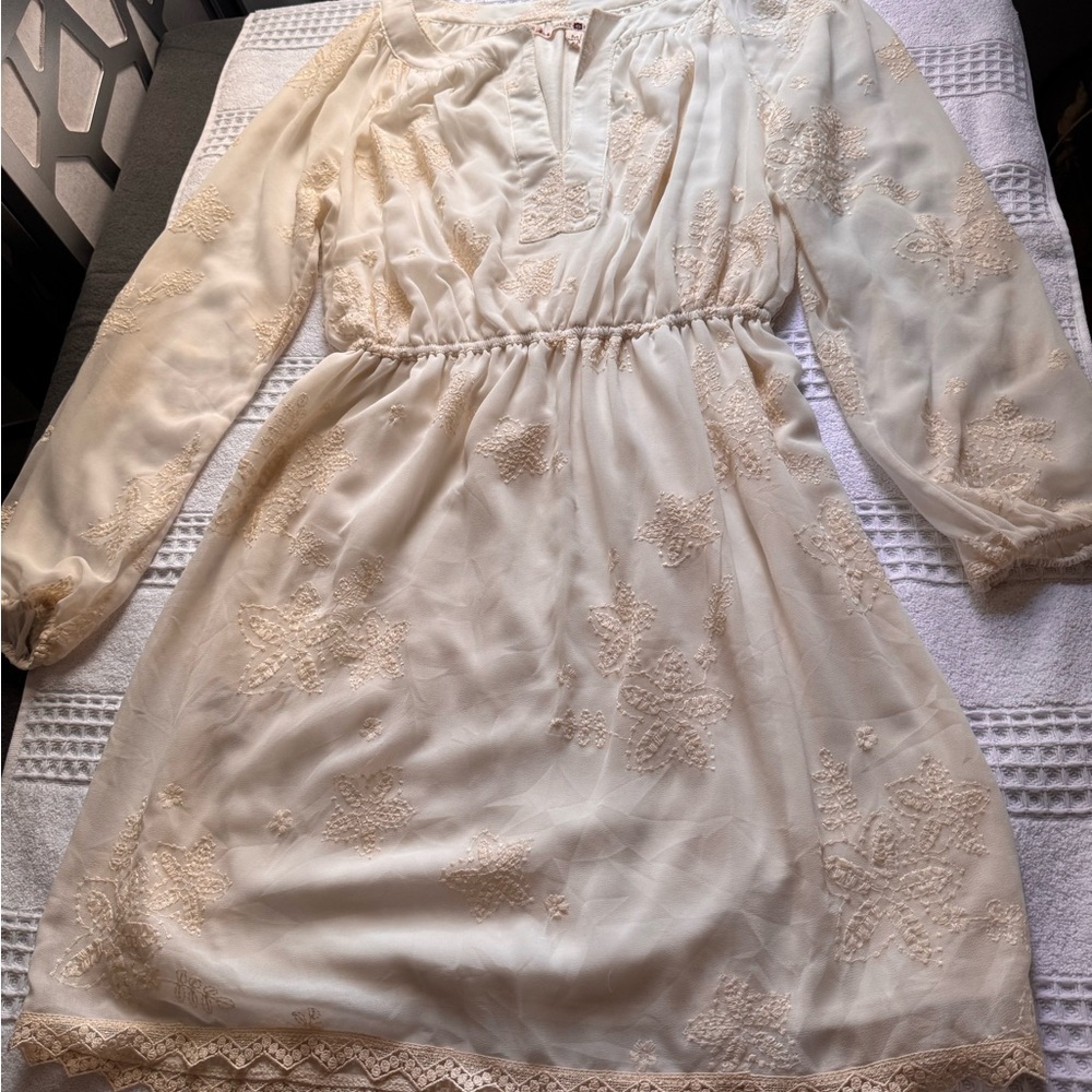 Chelsea & Violet Cream Long Sleeve Dress The belt is missing